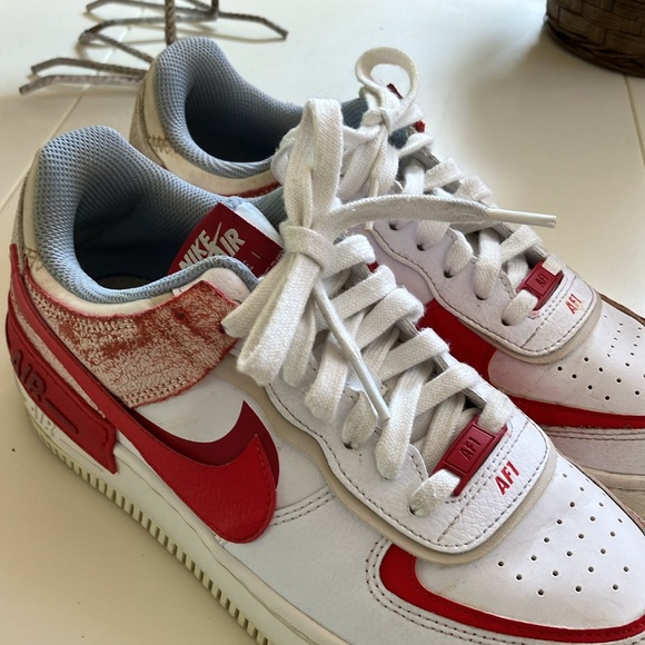 Nike Air Force One Cracked Leather Ladies 9 Sneakers Shoes Red White Leather - Picture 3 of 7